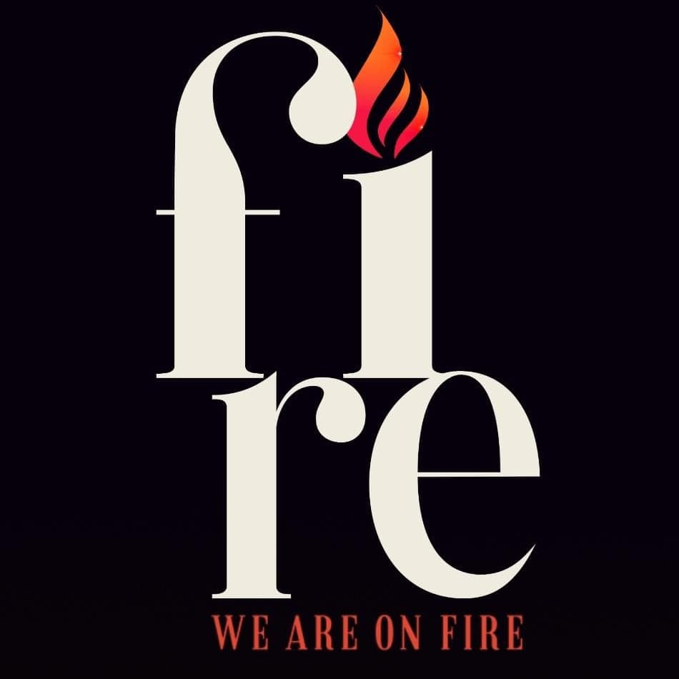 Logo de fundo preto com os dizeres "Fire We are on Fire" em branco e vermelho